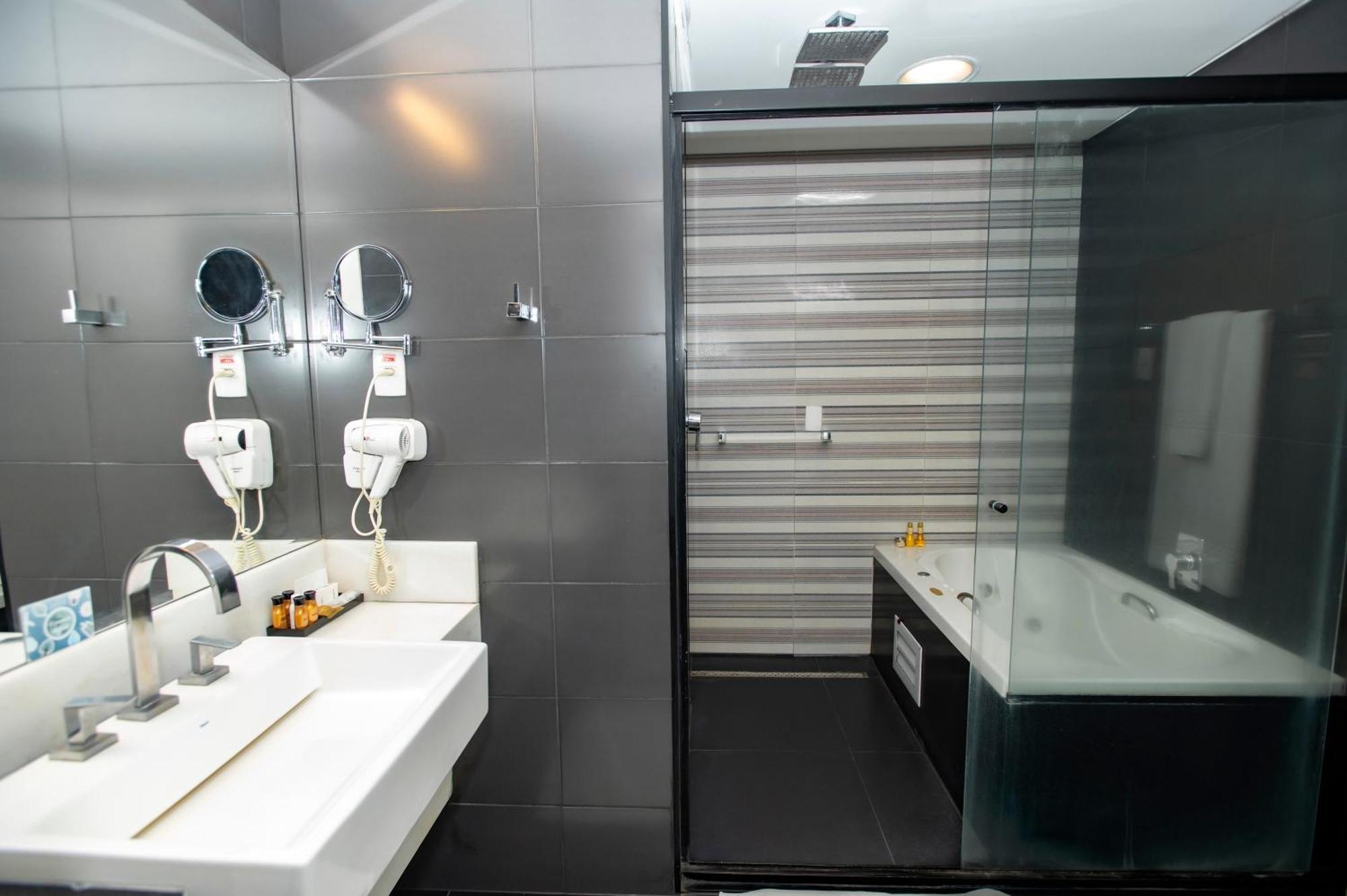 Delmond Hotel Cuiaba  Bagian luar foto